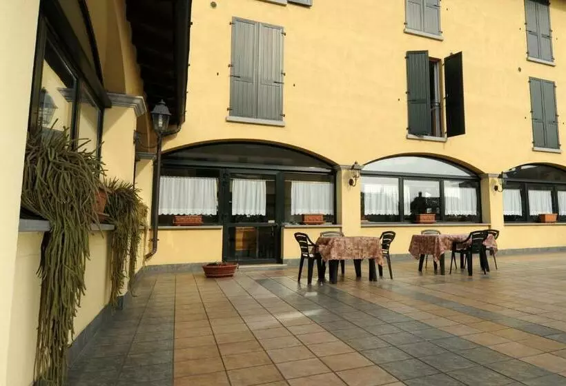 ホテル Albergo Ristorante Quadrifoglio