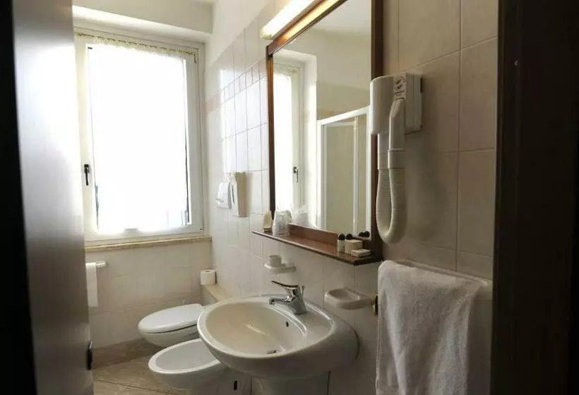 ホテル Albergo Ristorante Quadrifoglio