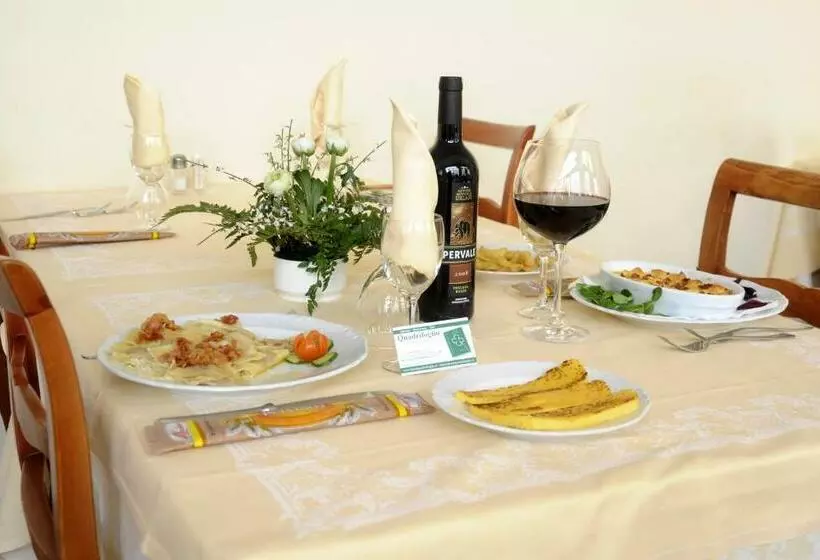 ホテル Albergo Ristorante Quadrifoglio