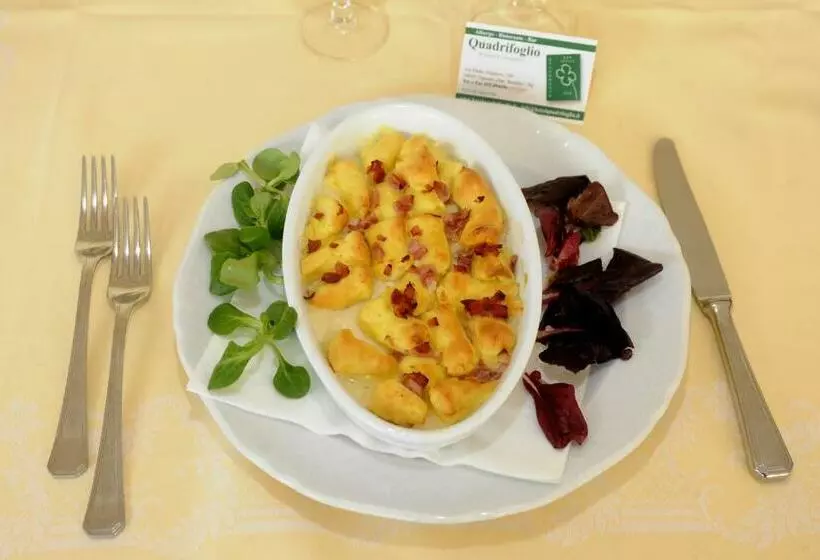 ホテル Albergo Ristorante Quadrifoglio