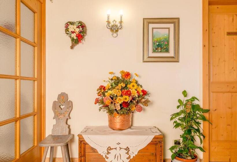 בית מלון כפרי Garni La Stua