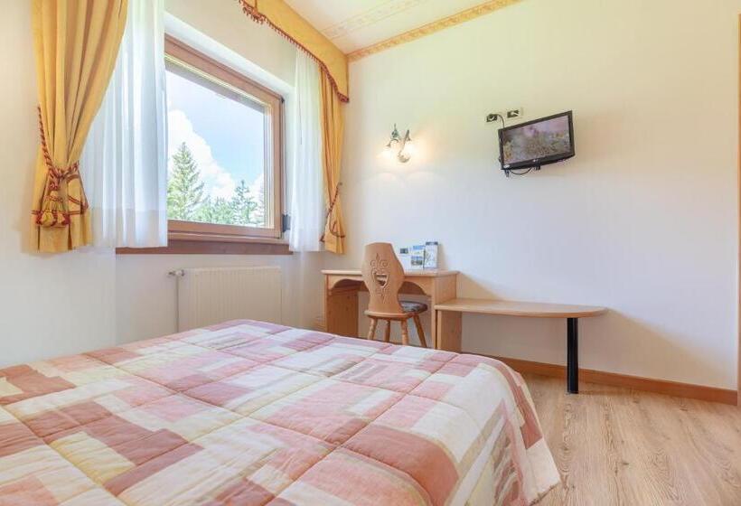 בית מלון כפרי Garni La Stua