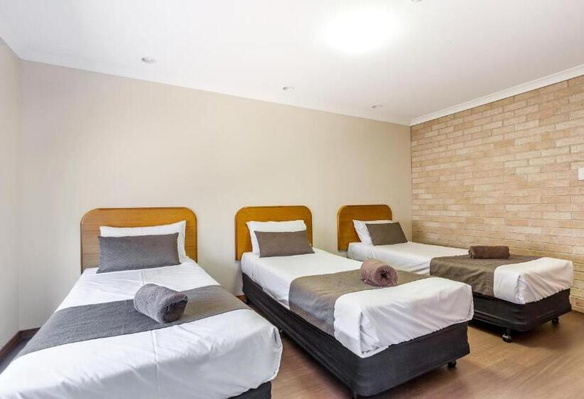 مُتل Clifford Gardens Motor Inn