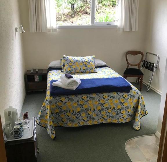 Picton House B&b And Motel