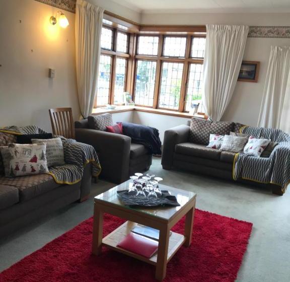 Picton House B&b And Motel