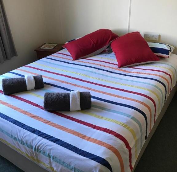 Picton House B&b And Motel