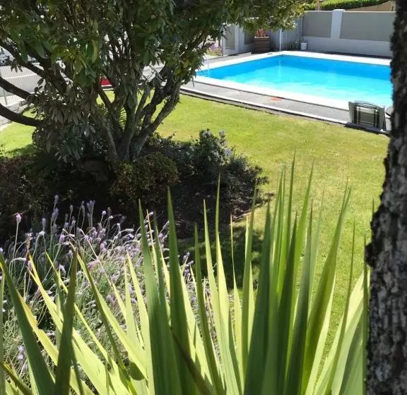 Picton House B&b And Motel