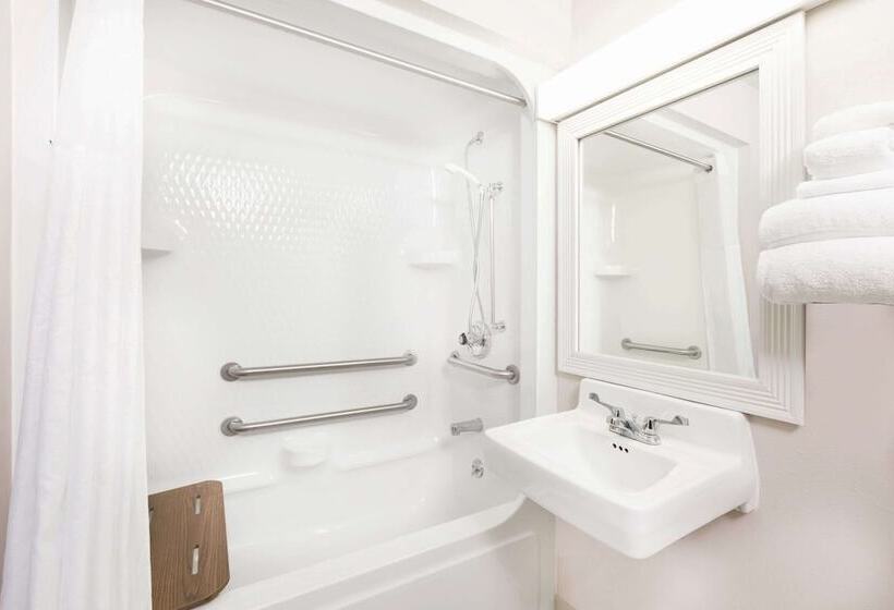 Отель Baymont By Wyndham Lemars