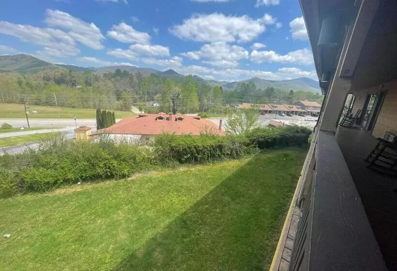 Отель Budgetel Inn & Suites Dillard