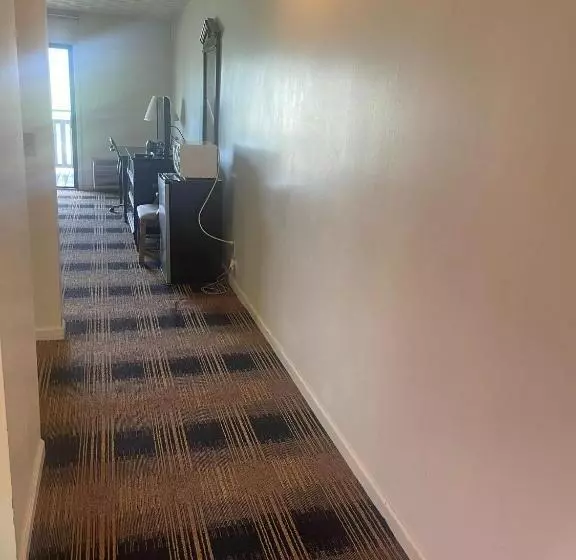 Отель Budgetel Inn & Suites Dillard