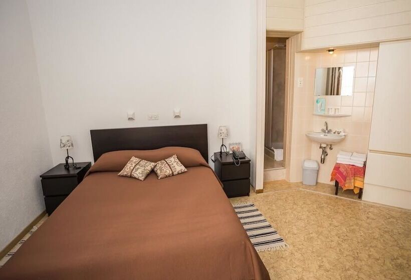 هتل Des Tourelles