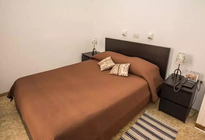 Отель Des Tourelles