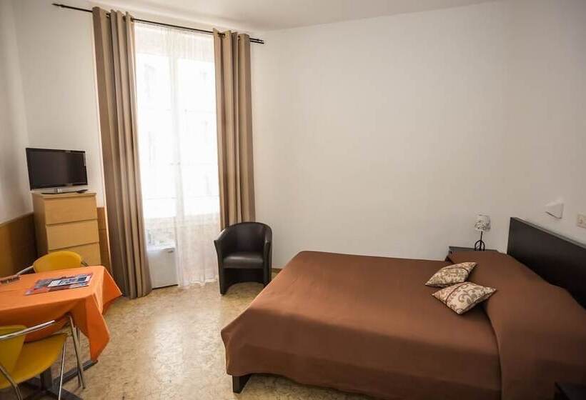 هتل Des Tourelles