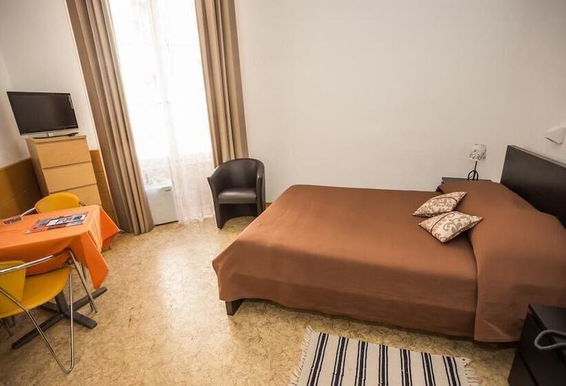 هتل Des Tourelles