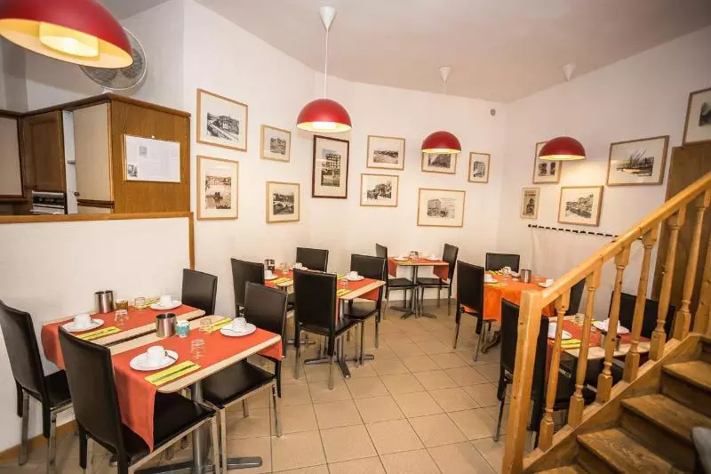 Отель Des Tourelles