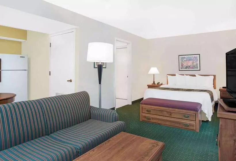 هتل Hawthorn Extended Stay By Wyndham Green Bay
