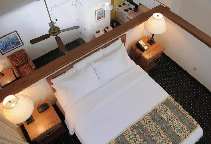 هتل Hawthorn Extended Stay By Wyndham Green Bay