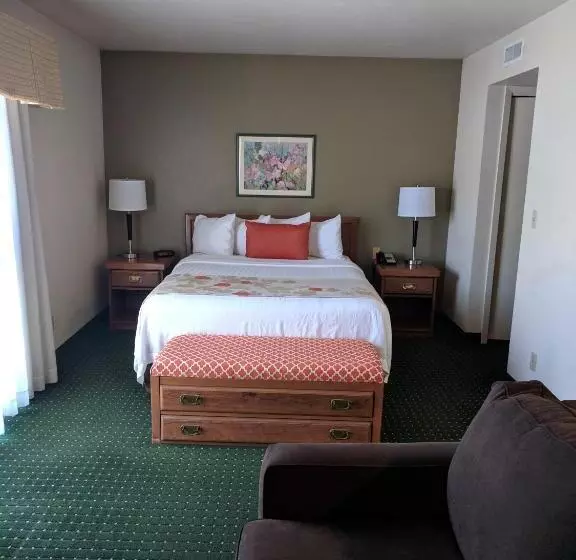 هتل Hawthorn Extended Stay By Wyndham Green Bay