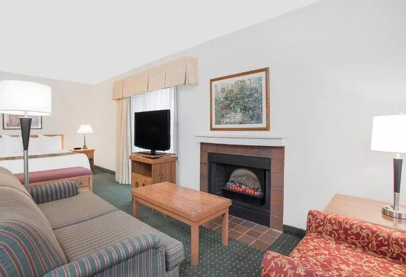 هتل Hawthorn Extended Stay By Wyndham Green Bay