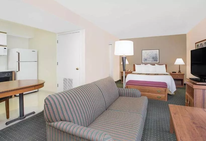 هتل Hawthorn Extended Stay By Wyndham Green Bay