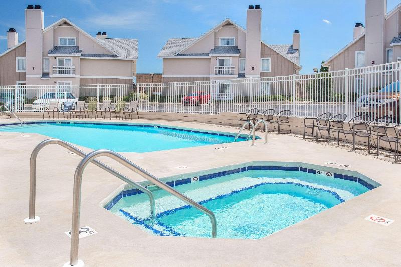 Отель Hawthorn Extended Stay By Wyndham Green Bay