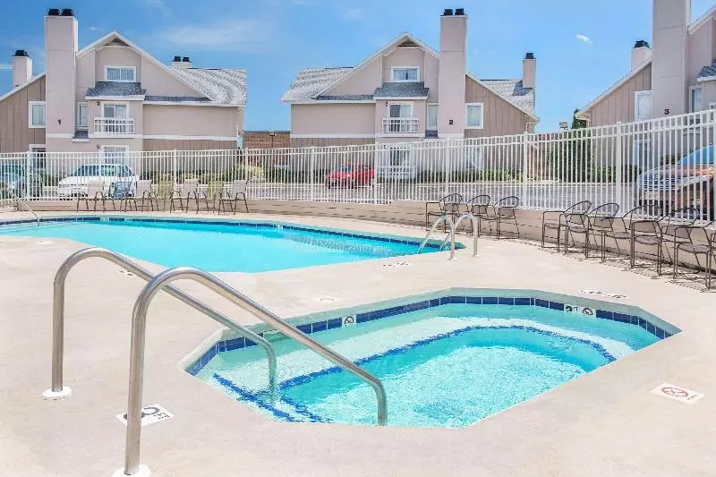 هتل Hawthorn Extended Stay By Wyndham Green Bay