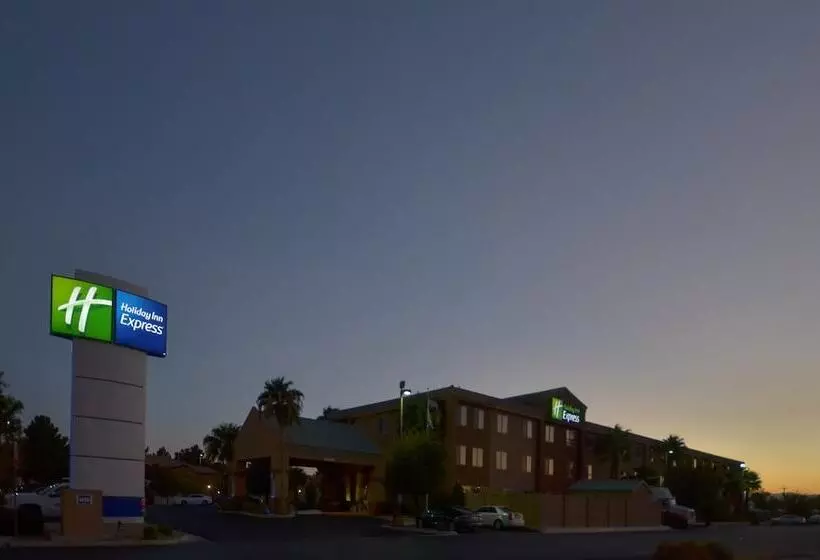 ホテル Holiday Inn Express Las Vegas Nellis, An Ihg