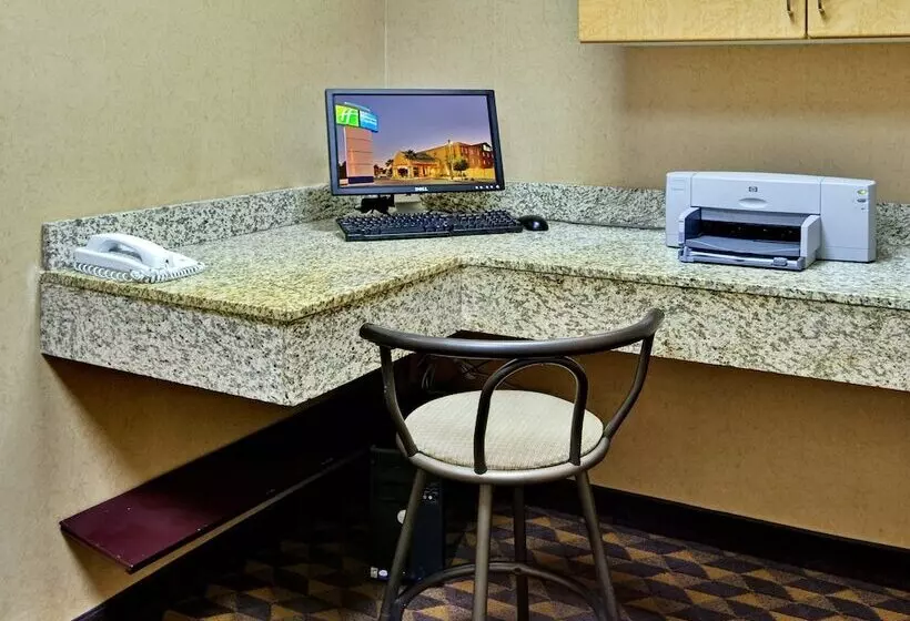 ホテル Holiday Inn Express Las Vegas Nellis, An Ihg