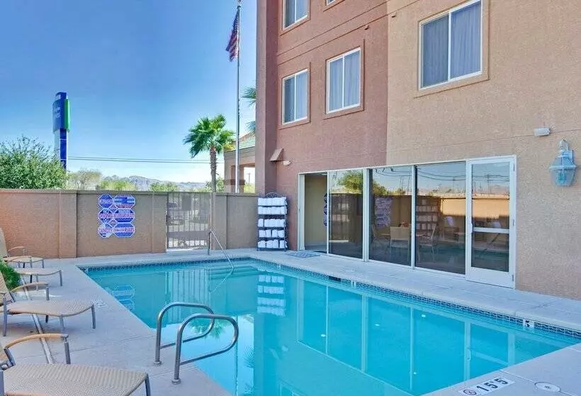 ホテル Holiday Inn Express Las Vegas Nellis, An Ihg