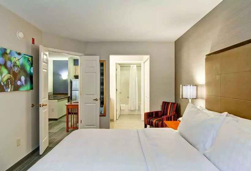 هتل Homewood Suites By Hilton Stratford