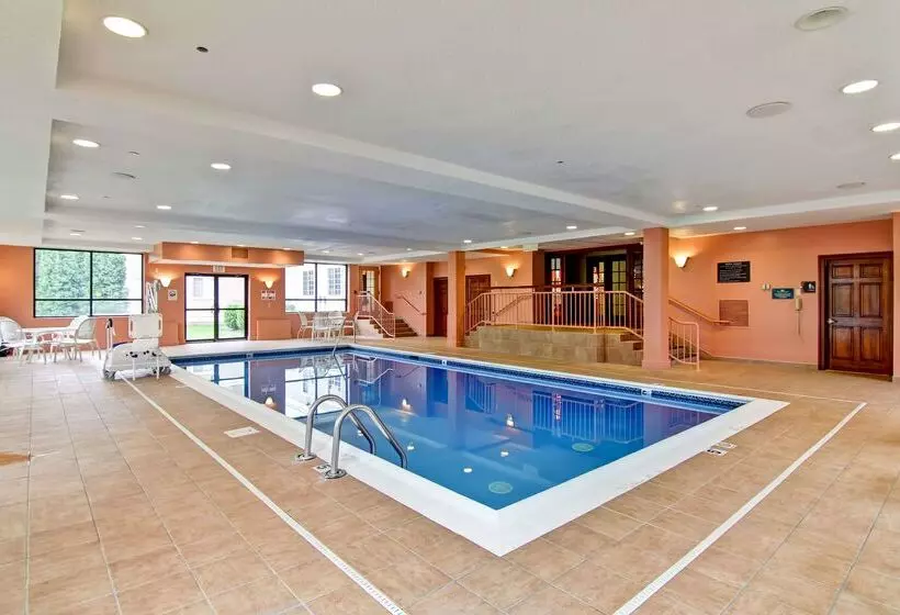 هتل Homewood Suites By Hilton Stratford