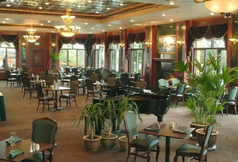 酒店 Pike S Waterfront Lodge