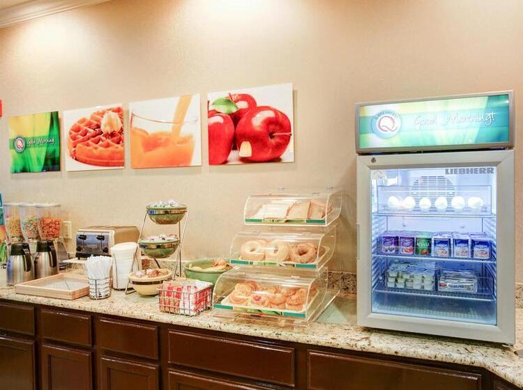 Otel Quality Inn & Suites Near University