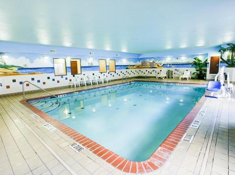 Otel Quality Inn & Suites Near University