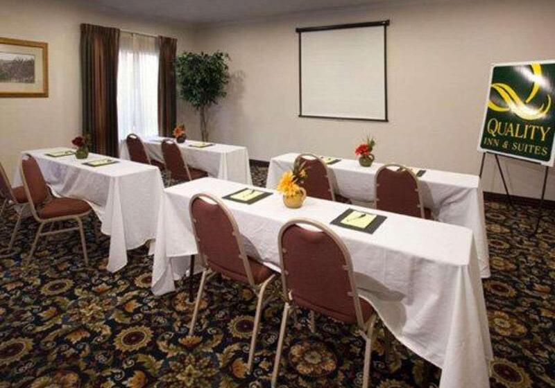 Otel Quality Inn & Suites Near University