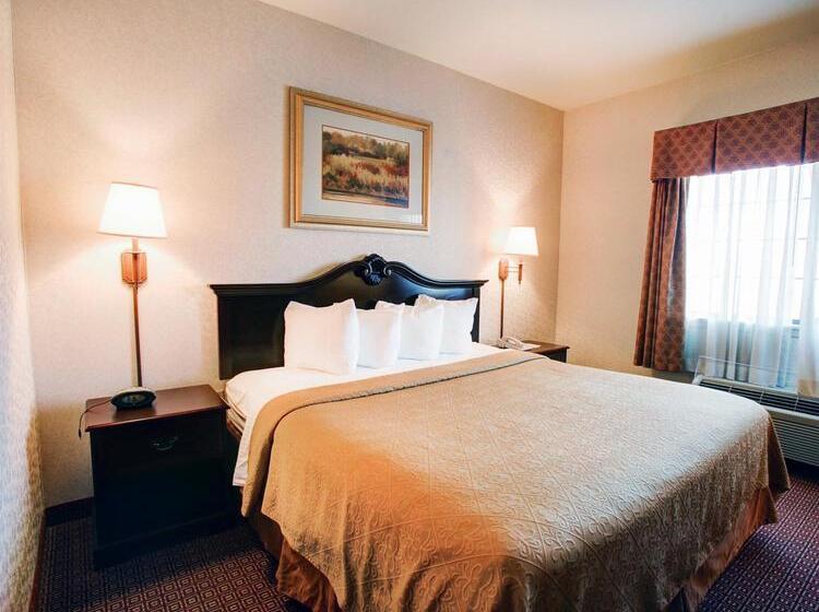 Otel Quality Inn & Suites Near University