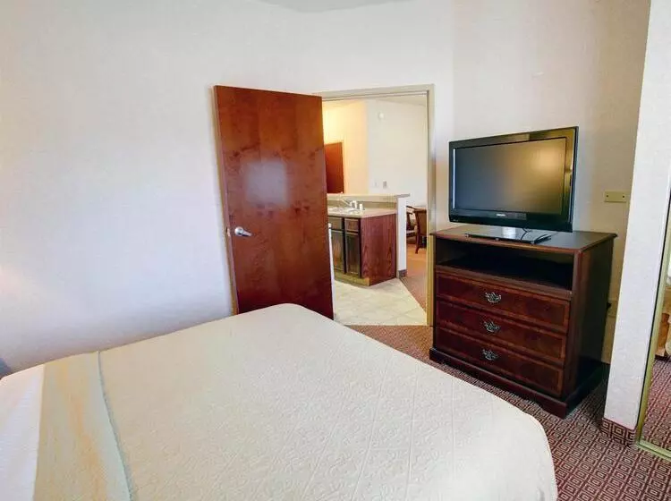 호텔 Quality Inn & Suites Near University