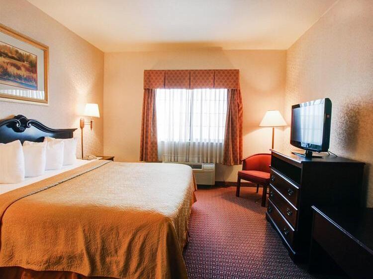 Otel Quality Inn & Suites Near University