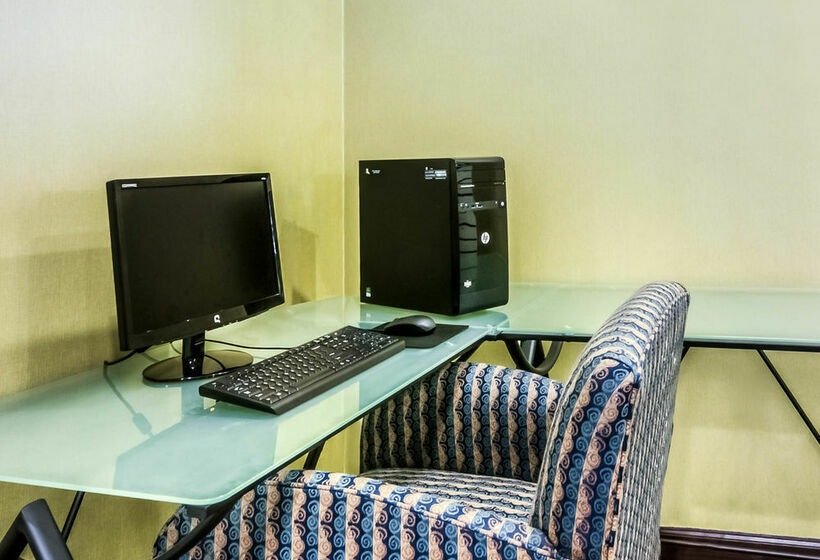 Отель Econo Lodge