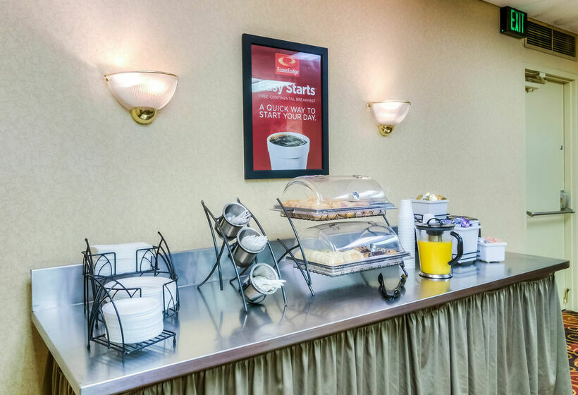 Отель Econo Lodge