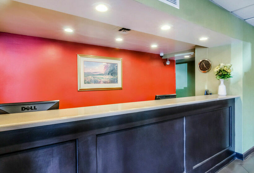 Отель Econo Lodge