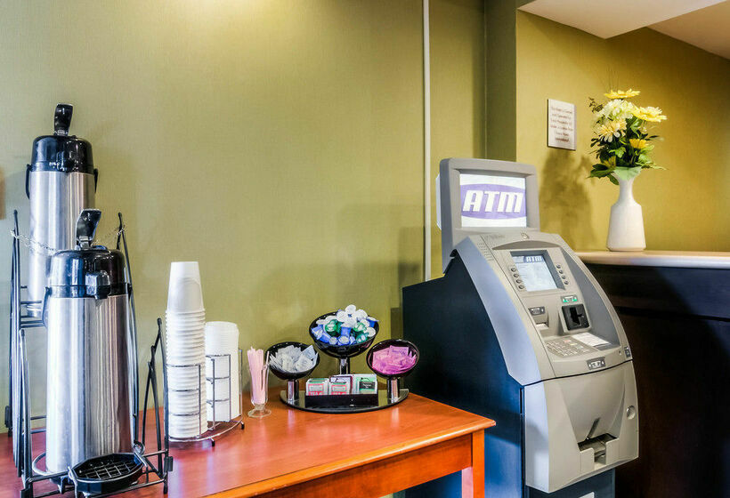 Отель Econo Lodge