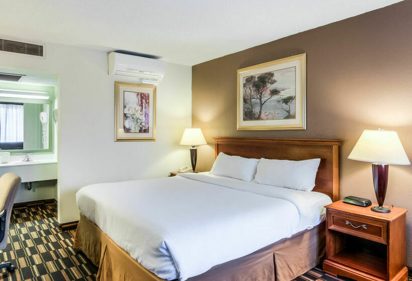 Отель Econo Lodge