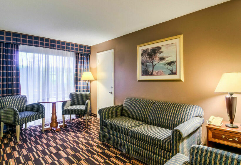 Отель Econo Lodge