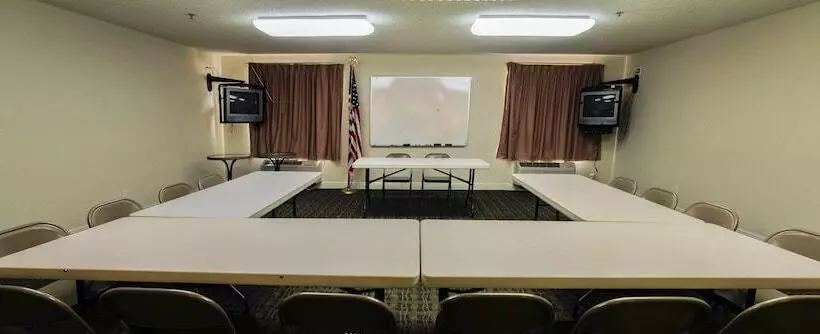 בית מלון כפרי Red Roof Inn & Suites Pensacola East   Milton