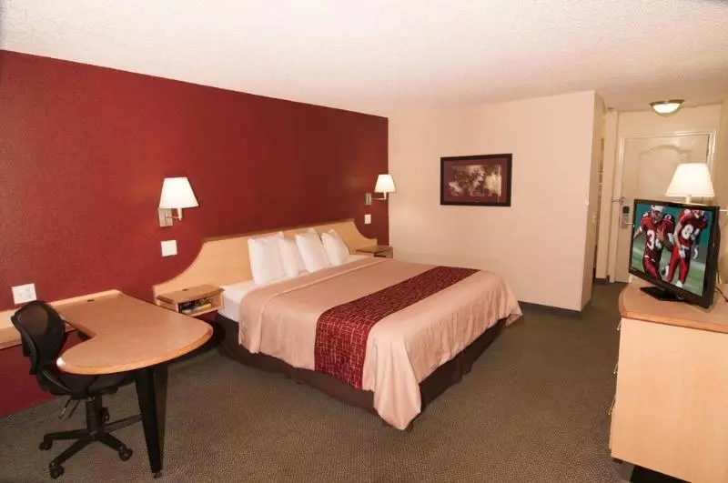 בית מלון כפרי Red Roof Inn & Suites Pensacola East   Milton