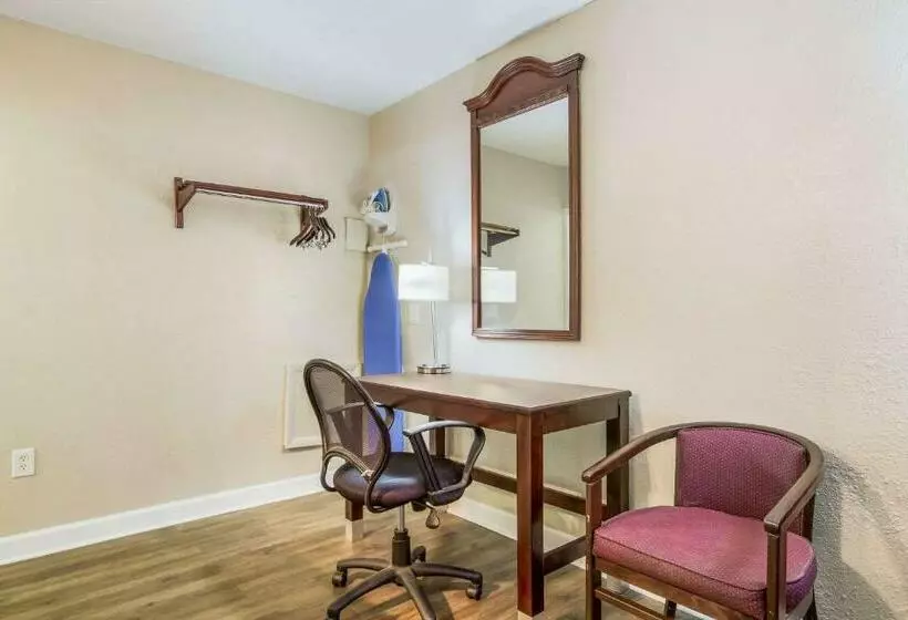 فندق Rodeway Inn