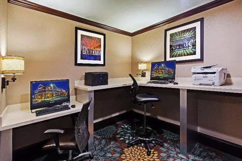 호텔 Staybridge Suites Tulsa Woodland Hills, An Ihg