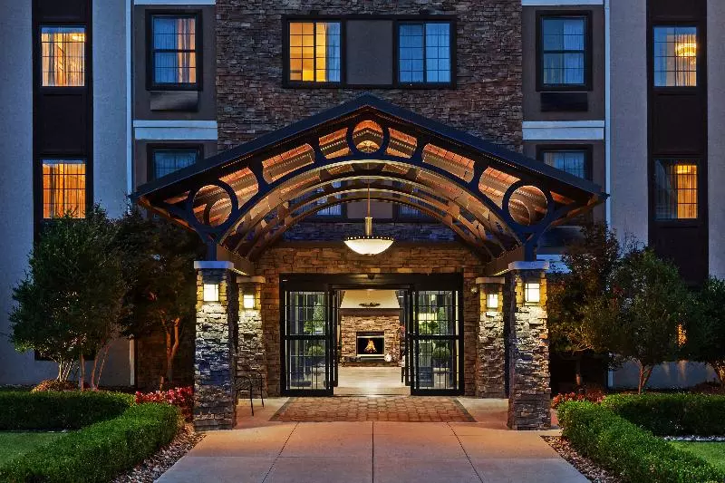 호텔 Staybridge Suites Tulsa Woodland Hills, An Ihg