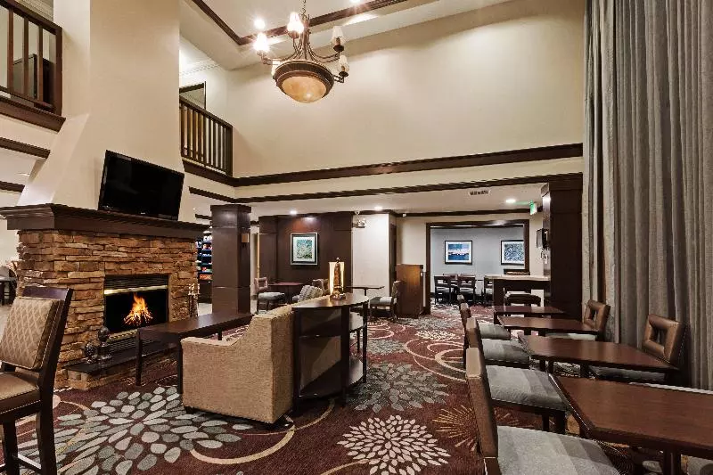 호텔 Staybridge Suites Tulsa Woodland Hills, An Ihg